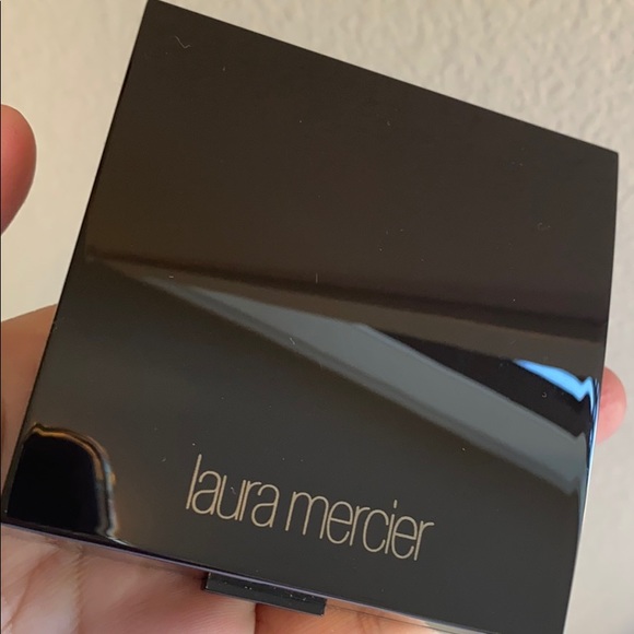 Laura Mercier Matte Radiance Baked Powder 01 - Picture 2 of 6